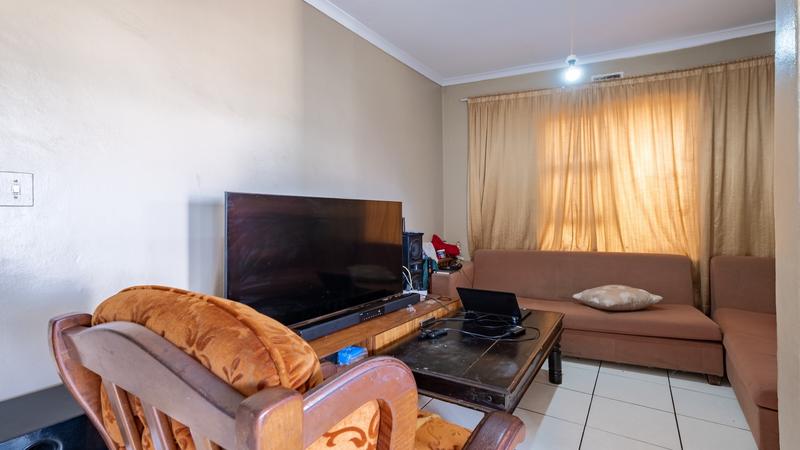 6 Bedroom Property for Sale in Kensington Western Cape